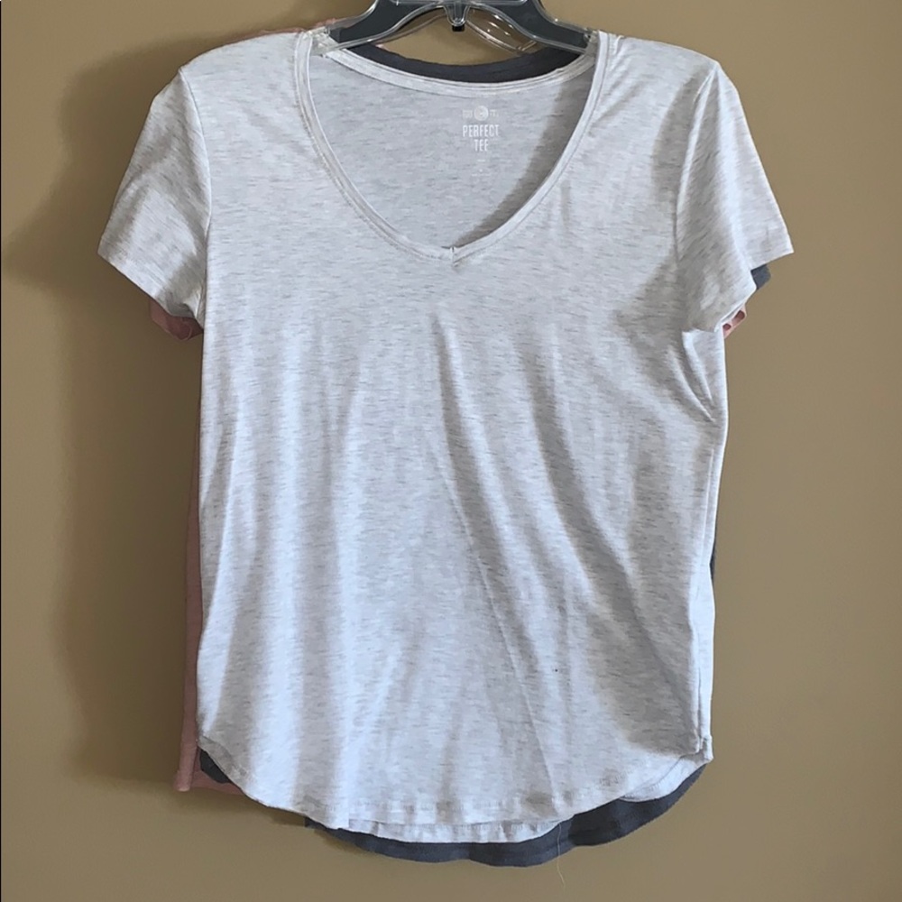 SET OF 6 V-NECK SHIRTS SIZE MEDIUM